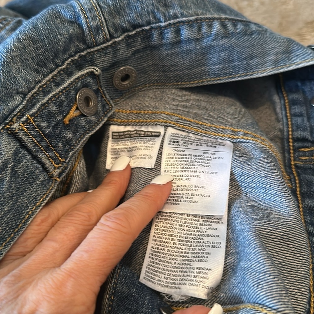 LEVI STRAUSS WOMANS JEAN VEST SIZE S / P - Picture 9 of 10